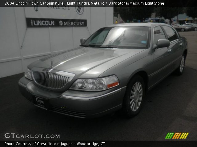 2004 Lincoln Town Car Signature in Light Tundra Metallic