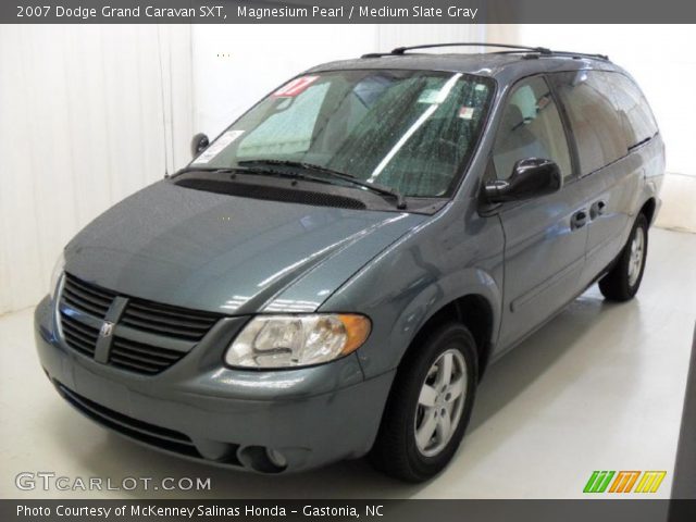 2007 Dodge Grand Caravan SXT in Magnesium Pearl