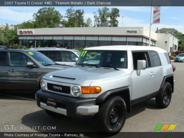 2007 Toyota FJ Cruiser 4WD in Titanium Metallic