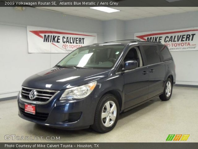 2009 Volkswagen Routan SE in Atlantis Blue Metallic