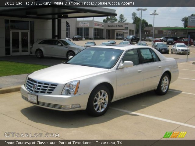 2011 Cadillac DTS Luxury in White Diamond Tricoat