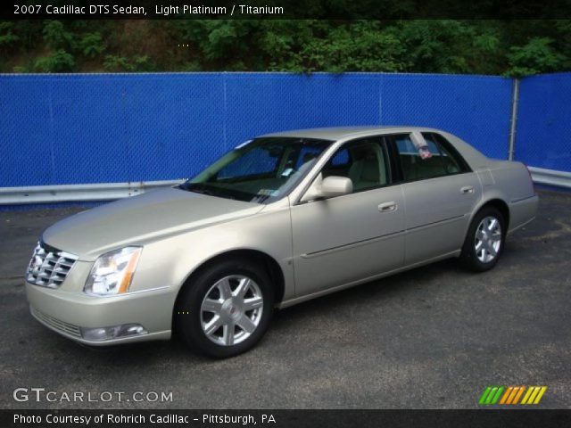 2007 Cadillac DTS Sedan in Light Platinum