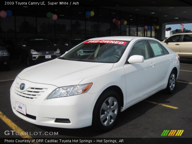 2009 Toyota Camry LE in Super White