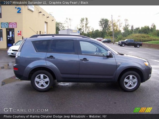 2007 Mitsubishi Outlander LS in Graphite Gray Pearl