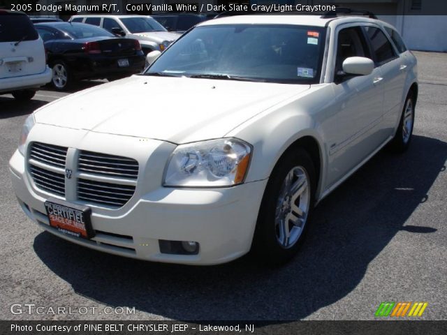 2005 Dodge Magnum R/T in Cool Vanilla White