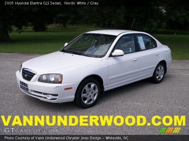 2005 Hyundai Elantra GLS Sedan in Nordic White