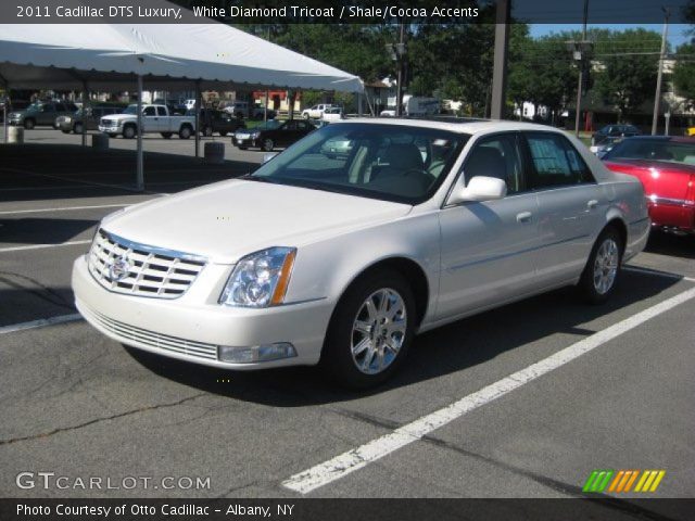 2011 Cadillac DTS Luxury in White Diamond Tricoat