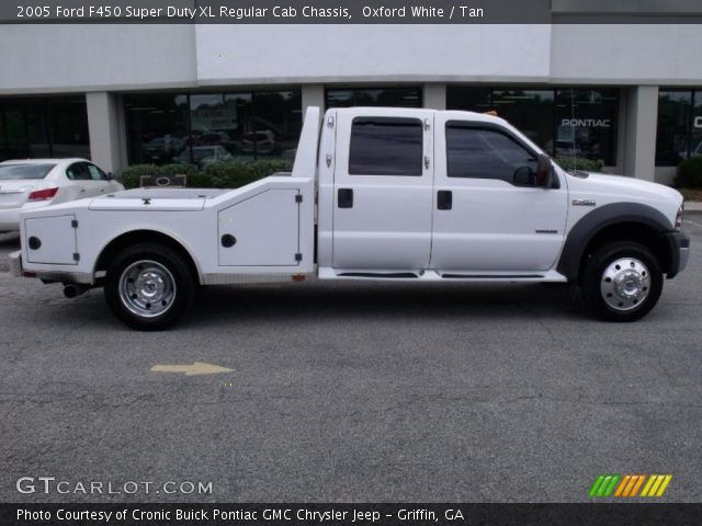 2005 Ford F450 Super Duty XL Regular Cab Chassis in Oxford White