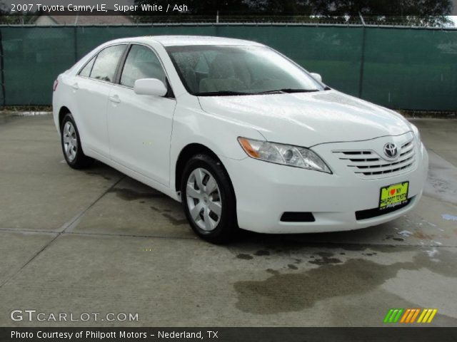 2007 Toyota Camry LE in Super White