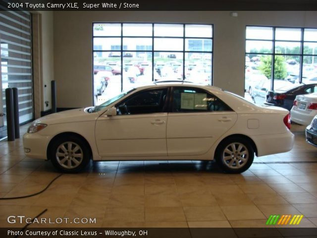 2004 Toyota Camry XLE in Super White