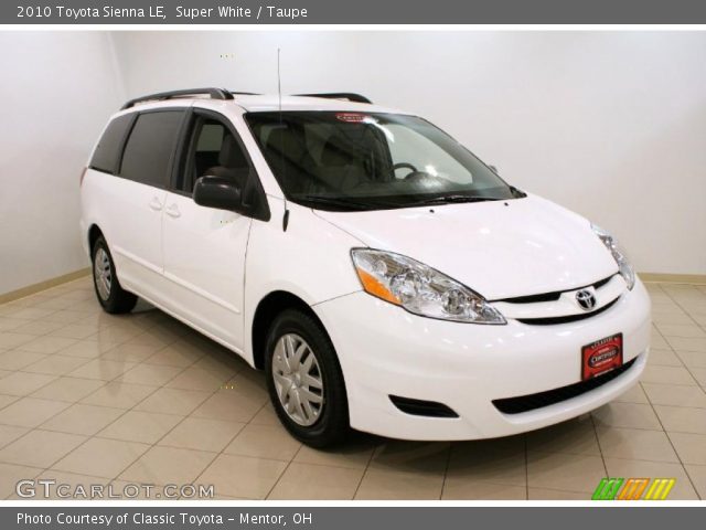 2010 Toyota Sienna LE in Super White