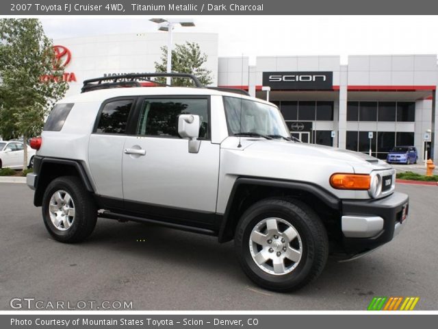 2007 Toyota FJ Cruiser 4WD in Titanium Metallic