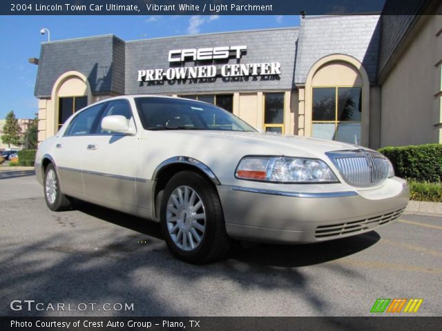 2004 Lincoln Town Car Ultimate in Vibrant White