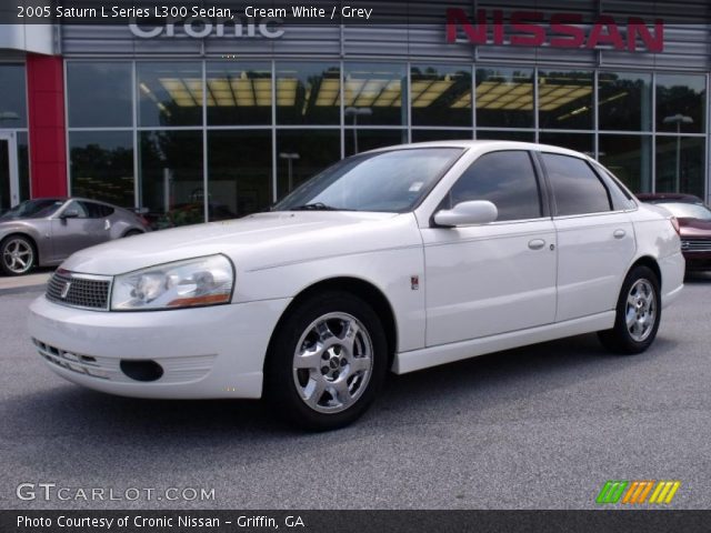 2005 Saturn L Series L300 Sedan in Cream White