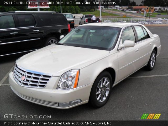 2011 Cadillac DTS Luxury in White Diamond Tricoat