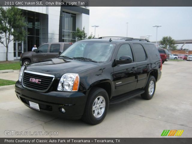 2011 GMC Yukon SLE in Onyx Black