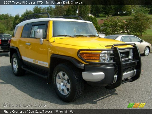 2007 Toyota FJ Cruiser 4WD in Sun Fusion