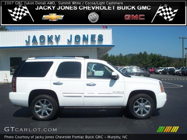 2007 GMC Yukon Denali AWD in Summit White