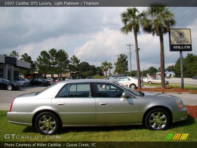 2007 Cadillac DTS Luxury in Light Platinum