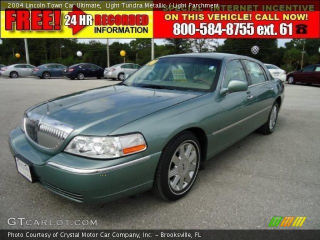 2004 Lincoln Town Car Ultimate in Light Tundra Metallic