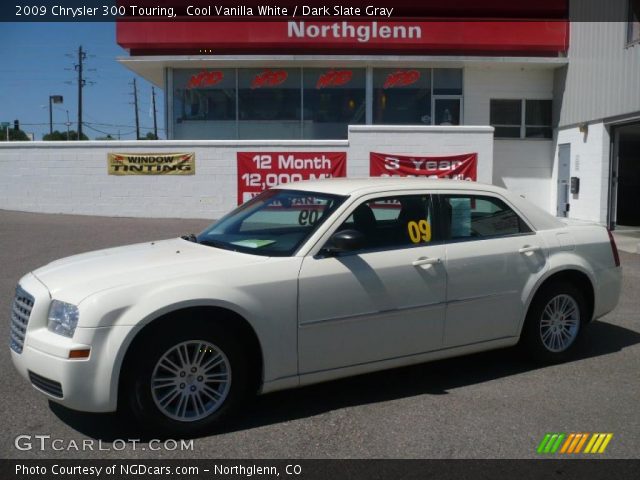 2009 Chrysler 300 Touring in Cool Vanilla White