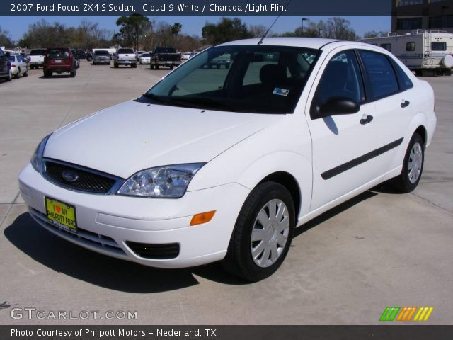 2007 Ford Focus ZX4 S Sedan in Cloud 9 White