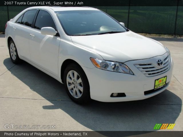 2007 Toyota Camry XLE V6 in Super White