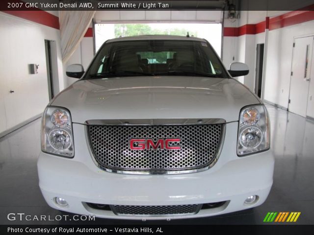2007 GMC Yukon Denali AWD in Summit White