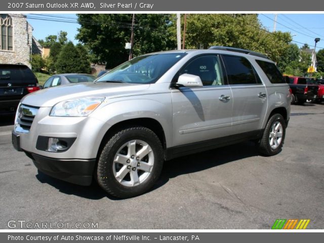2007 Saturn Outlook XR AWD in Silver Pearl