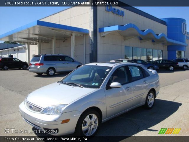 2005 Ford Focus ZX4 ST Sedan in CD Silver Metallic