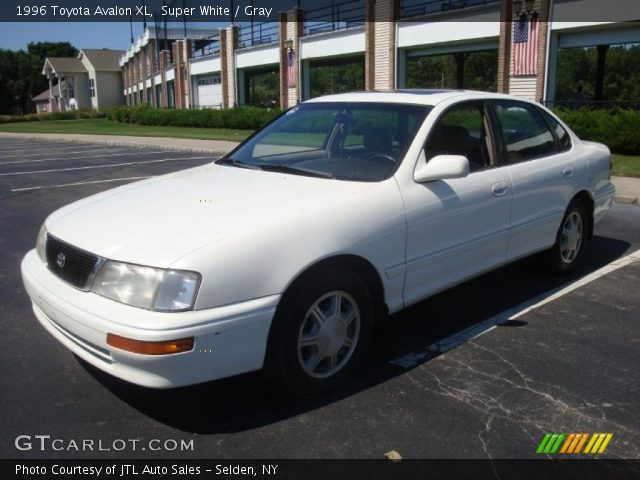 1996 Toyota Avalon XL in Super White