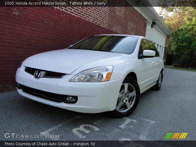 2005 Honda Accord Hybrid Sedan in Taffeta White