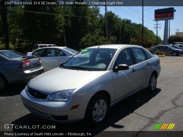 2007 Ford Focus ZX4 SE Sedan in CD Silver Metallic