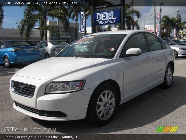 2008 Volvo S40 2.4i in Ice White