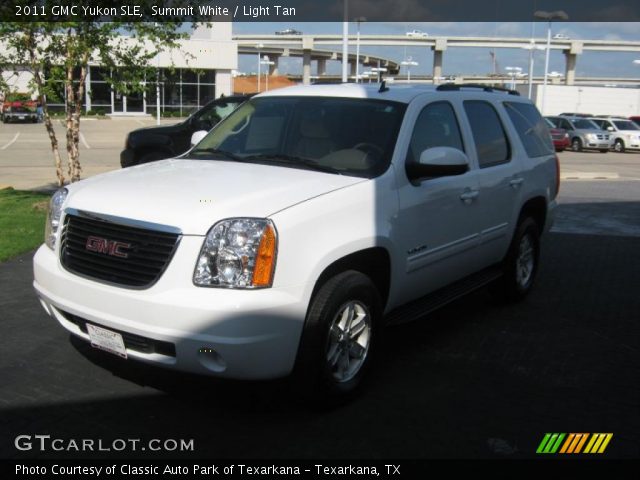 2011 GMC Yukon SLE in Summit White