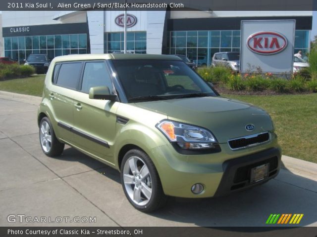 2011 Kia Soul ! in Alien Green