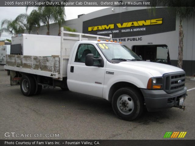 2005 Ford F350 Super Duty XL Regular Cab Chassis in Oxford White