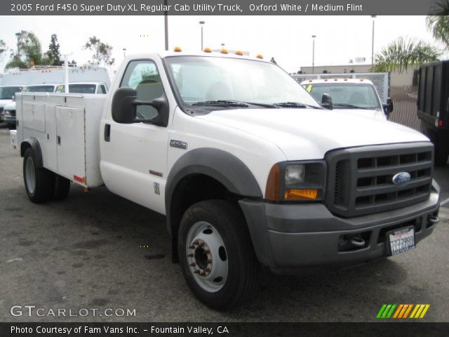 2005 Ford F450 Super Duty XL Regular Cab Utility Truck in Oxford White