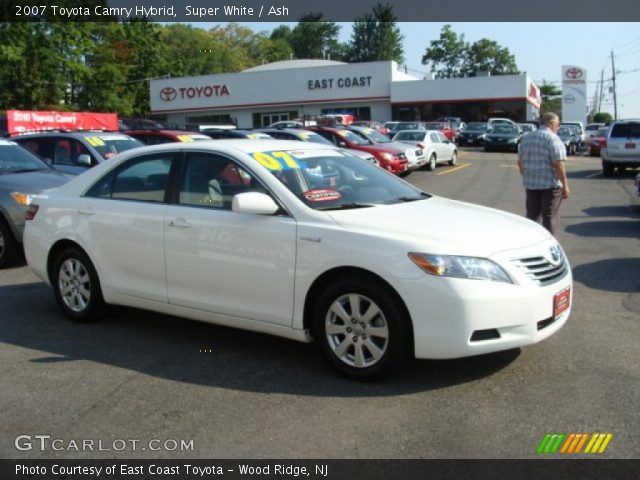 2007 Toyota Camry Hybrid in Super White