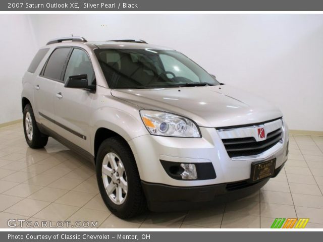 2007 Saturn Outlook XE in Silver Pearl