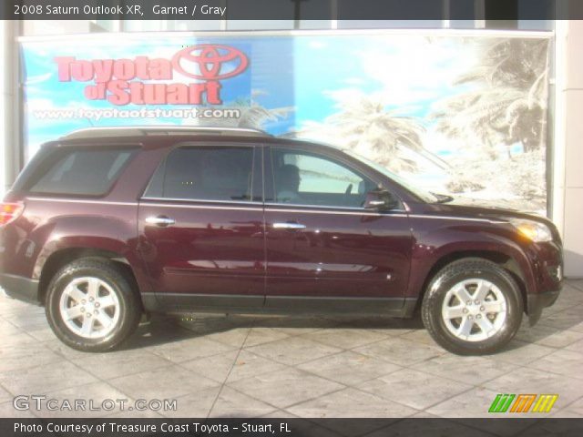 2008 Saturn Outlook XR in Garnet