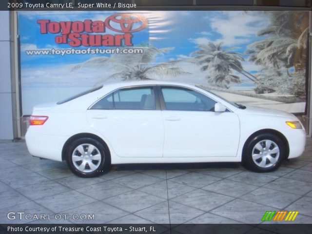 2009 Toyota Camry LE in Super White