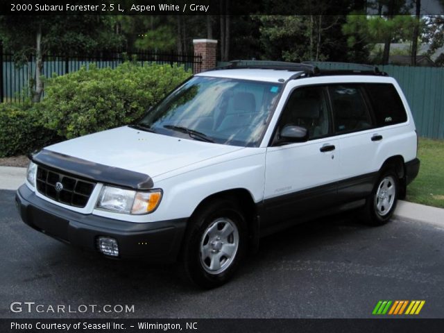 2000 Subaru Forester 2.5 L in Aspen White