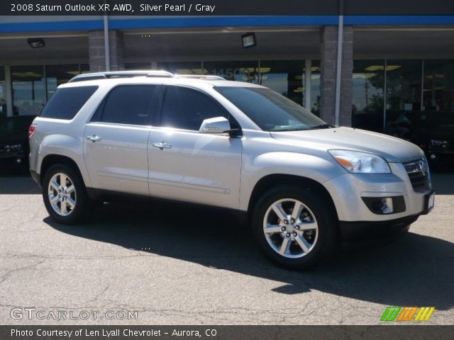 2008 Saturn Outlook XR AWD in Silver Pearl