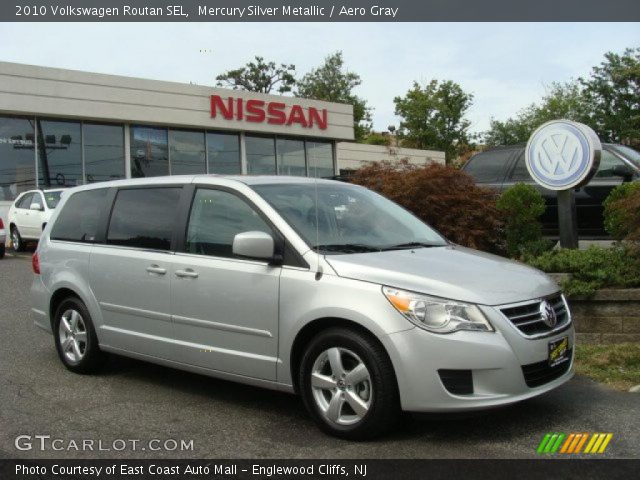 2010 Volkswagen Routan SEL in Mercury Silver Metallic