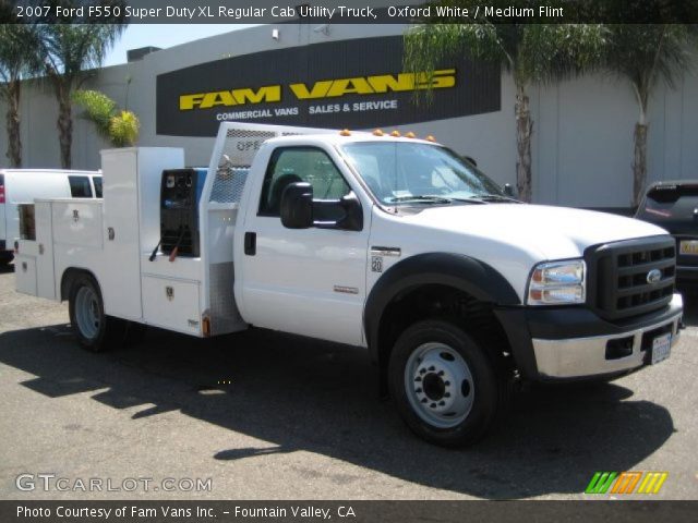 2007 Ford F550 Super Duty XL Regular Cab Utility Truck in Oxford White