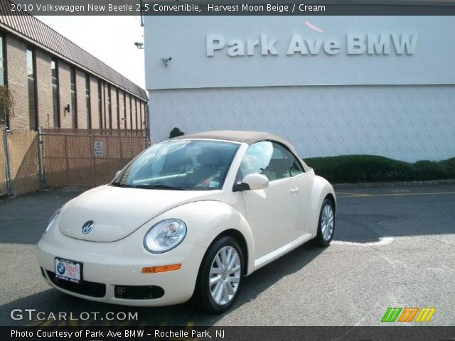 2010 Volkswagen New Beetle 2.5 Convertible in Harvest Moon Beige