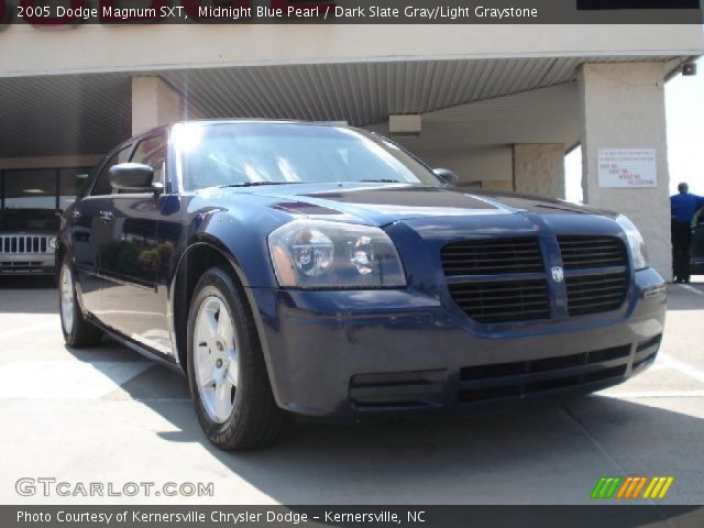 2005 Dodge Magnum SXT in Midnight Blue Pearl
