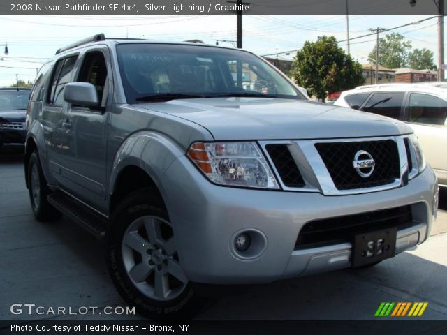 2008 Nissan Pathfinder SE 4x4 in Silver Lightning