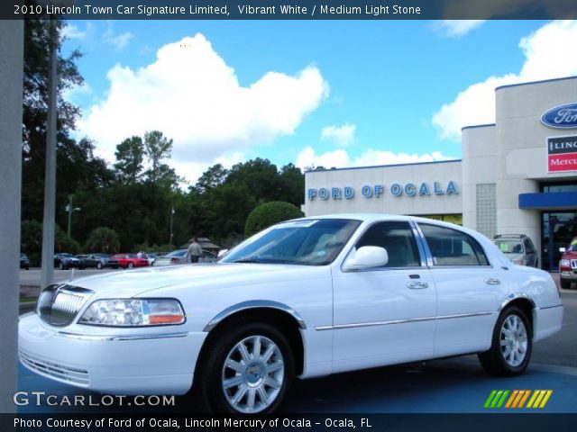 2010 Lincoln Town Car Signature Limited in Vibrant White